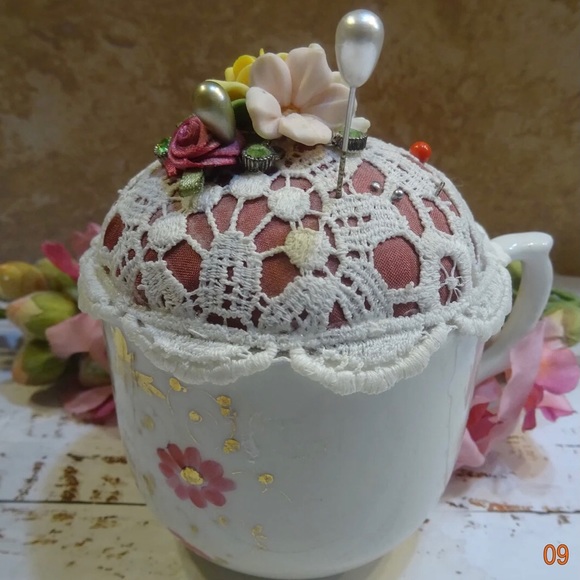 Vintage Teacup Pin Cushion - Picture 1 of 6